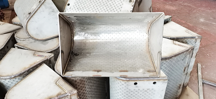 座式撈坑斗式提升機(jī)外形結(jié)構(gòu)